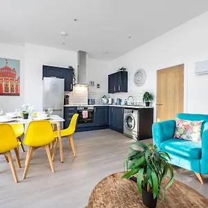 Queens Mile 1 With Free Parking By My Getaways Brighton